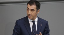 Cem Özdemir, artık taksiye binemiyor